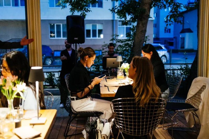 "Tehnikum" вечером - новый источник света и жизни на главной улице города