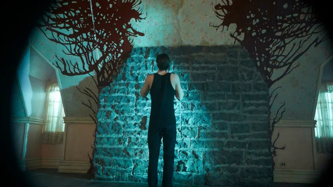 сериал про город монстров