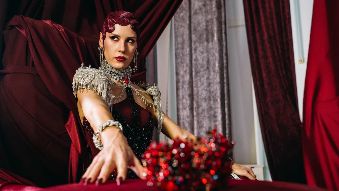 алиса в стране чудес 2025 смысл