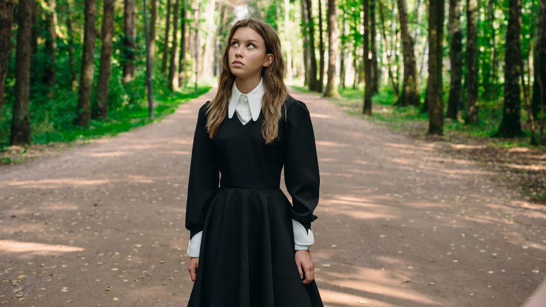 алиса в стране чудес 2025 суть